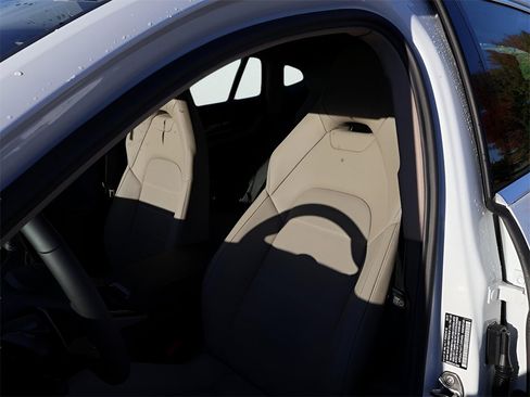 New 2026 Porsche Panamera image 5