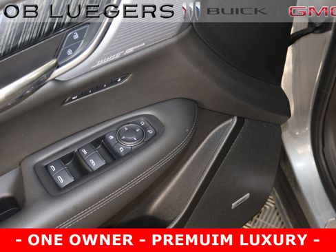 Certified 2025 Cadillac XT6 Premium Luxury image 8