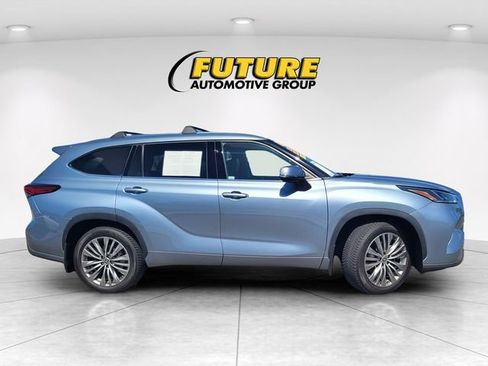 Used 2021 Toyota Highlander Platinum AWD/4WD image 3