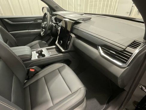 Used 2025 GMC Acadia Elevation w/ Elevation Premium Package image 16