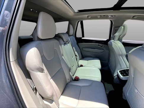 Used 2018 Volvo XC90 T5 Momentum w/ Convenience Package FWD image 21