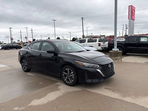 Used 2025 Nissan Sentra SV FWD image 2