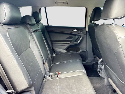 Used 2018 Volkswagen Tiguan SE w/ Front Fog Lights Package image 30