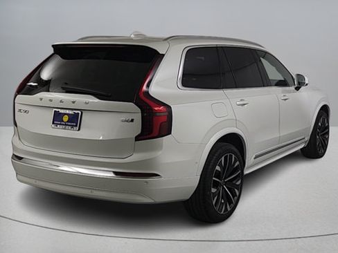 Certified 2026 Volvo XC90 B6 Ultra w/ Protection Package AWD/4WD image 4