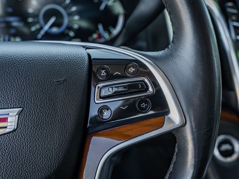 Used 2018 Cadillac Escalade Luxury AWD/4WD image 25