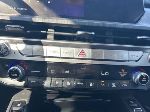 Used 2024 Kia Telluride EX w/ EX Captain's Chair Package image 24