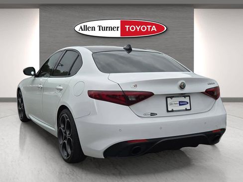Used 2022 Alfa Romeo Giulia Veloce RWD image 12