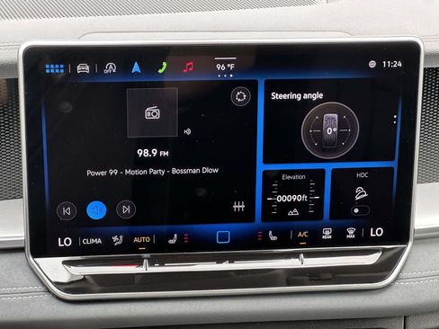 Certified 2025 Volkswagen Tiguan SE AWD/4WD image 18