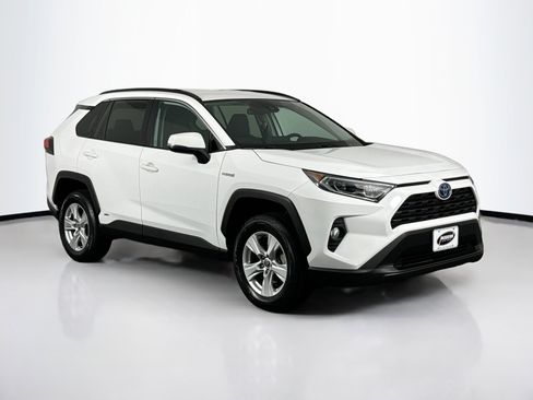 Used 2021 Toyota RAV4 XLE image 2