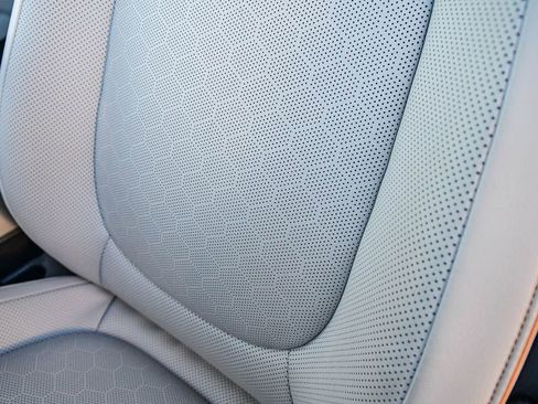 Used 2025 Volkswagen ID. Buzz 1st Edition image 28