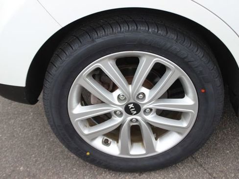 Used 2019 Kia Soul + FWD image 33