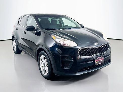 Used 2017 Kia Sportage LX image 2