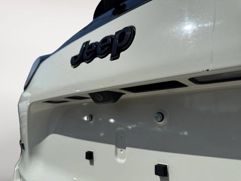 Used 2019 Jeep Cherokee High Altitude AWD/4WD image 6