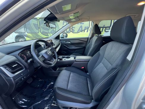Used 2025 Nissan Rogue SV FWD image 30