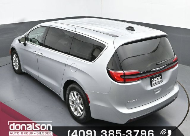 Used 2024 Chrysler Pacifica Touring-L FWD image 19