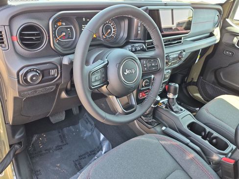 Used 2026 Jeep Wrangler Rubicon AWD/4WD image 18