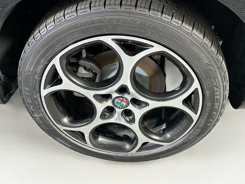 Used 2024 Alfa Romeo Tonale Ti w/ Premium Interior Package AWD/4WD image 11
