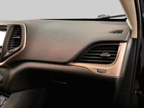 Used 2016 Jeep Cherokee Sport AWD/4WD image 15