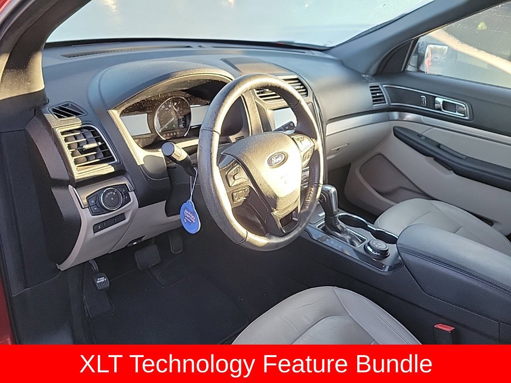 Used 2018 Ford Explorer XLT w/ Equipment Group 202A AWD/4WD image 9