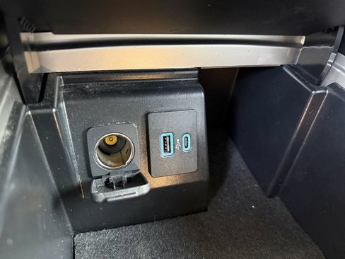 Used 2022 Ford Explorer XLT w/ Equipment Group 202A AWD/4WD image 21
