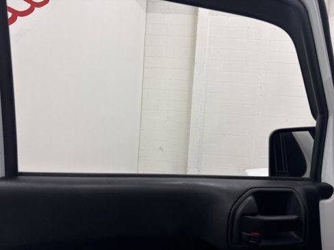 Used 2017 Jeep Wrangler Unlimited Sahara image 35