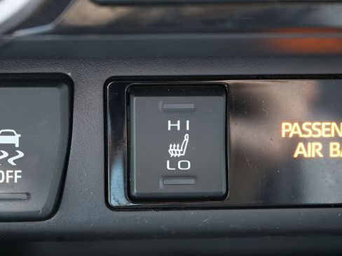 Used 2019 Toyota RAV4 XLE w/ Convenience Package FWD image 25