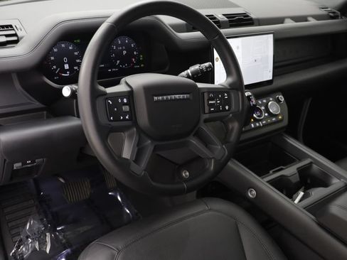 Certified 2025 Land Rover Defender 110 X-Dynamic SE AWD/4WD image 6