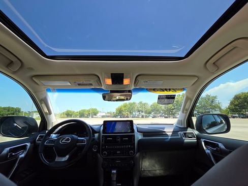 Used 2023 Lexus GX 460 Luxury w/ Sport Design Package AWD/4WD image 20