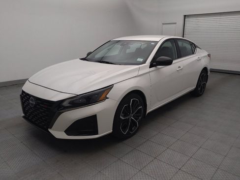 Used 2023 Nissan Altima 2.5 SR AWD/4WD image 2