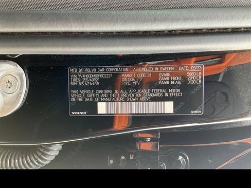 Certified 2024 Volvo XC60 T8 Ultimate w/ Protection Package Premier AWD/4WD image 18