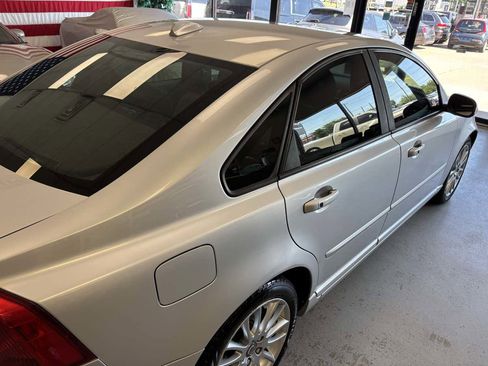 Used 2010 Volvo S40 2.4i FWD image 11