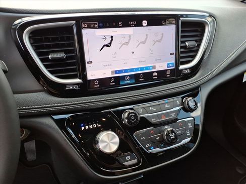 New 2027 Chrysler Pacifica Select AWD/4WD image 27