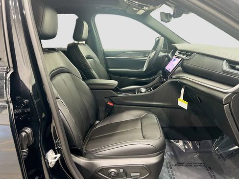 New 2025 Jeep Grand Cherokee Limited w/ Luxury Tech Group II image 15