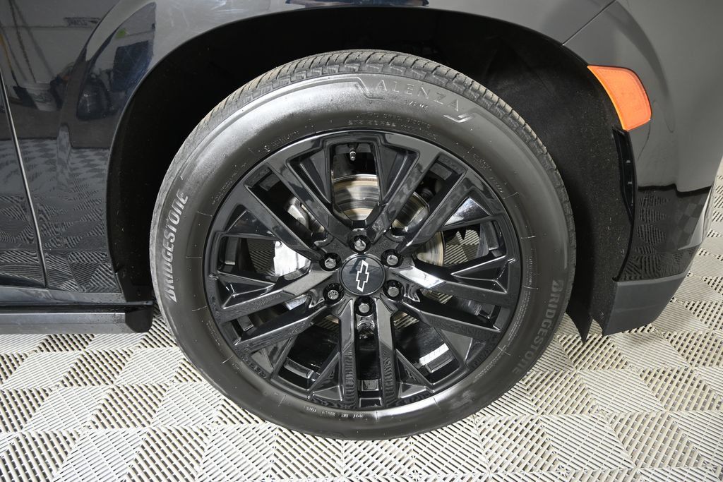 Used 2024 Chevrolet Tahoe High Country AWD/4WD image 11