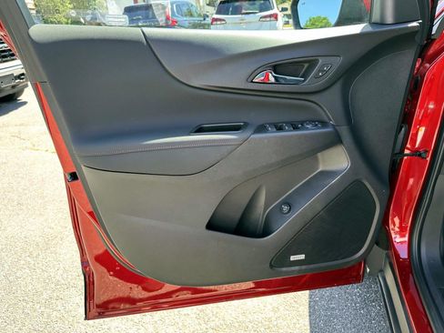 Used 2022 Chevrolet Equinox RS w/ RS Leather Package AWD/4WD image 8