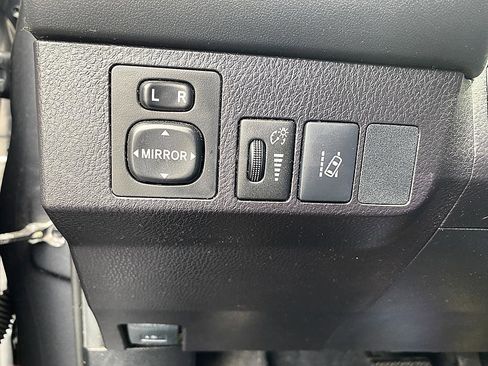 Used 2018 Toyota RAV4 LE image 23