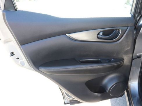 Used 2022 Nissan Rogue Sport S image 12