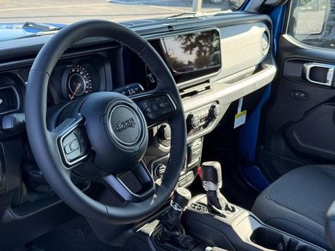New 2025 Jeep Gladiator Willys image 18
