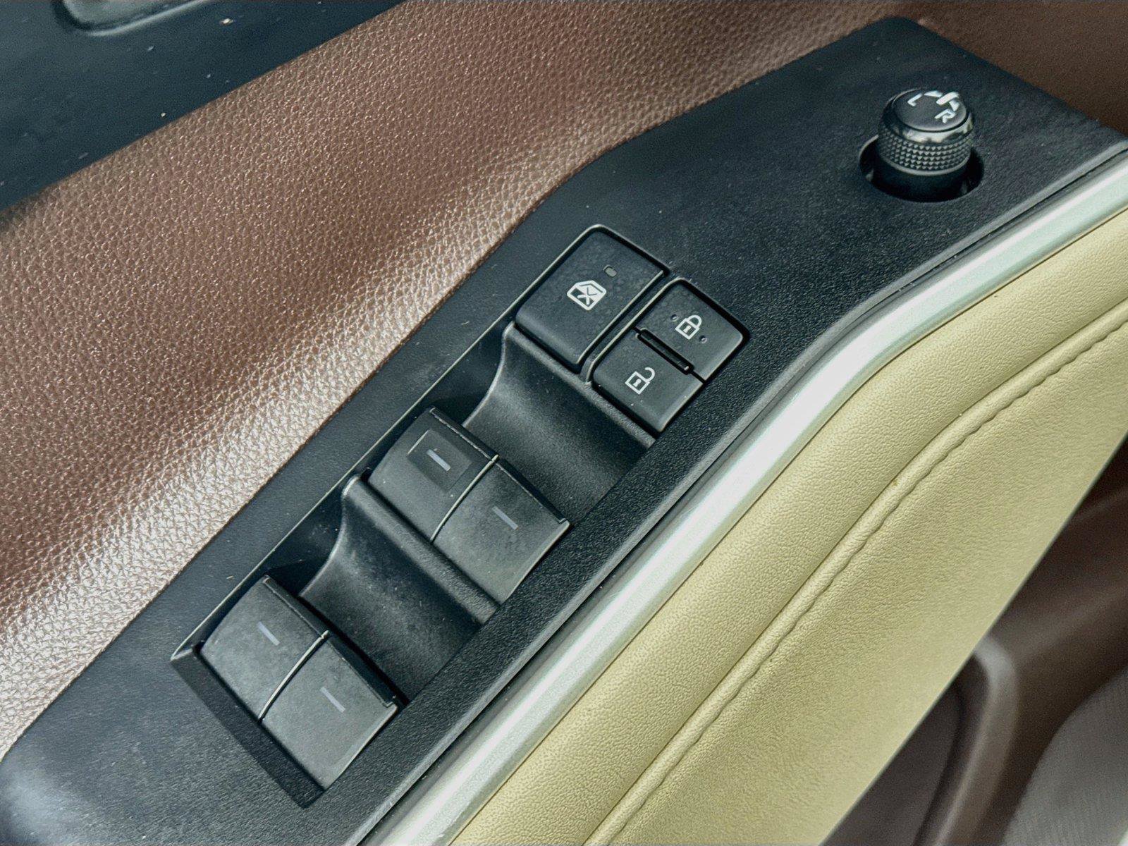 Used 2020 Toyota Highlander XLE AWD/4WD image 28