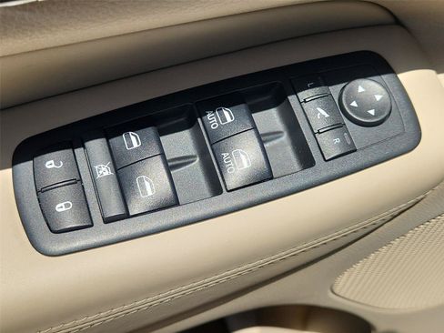 Used 2017 Jeep Grand Cherokee Overland RWD image 23