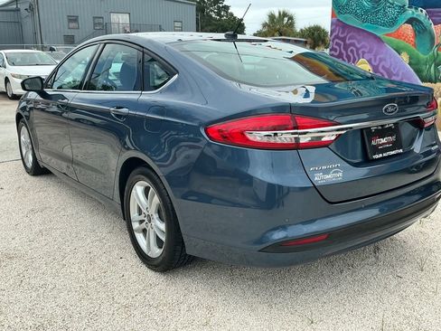 Used 2018 Ford Fusion SE w/ Fusion SE Technology Package image 3