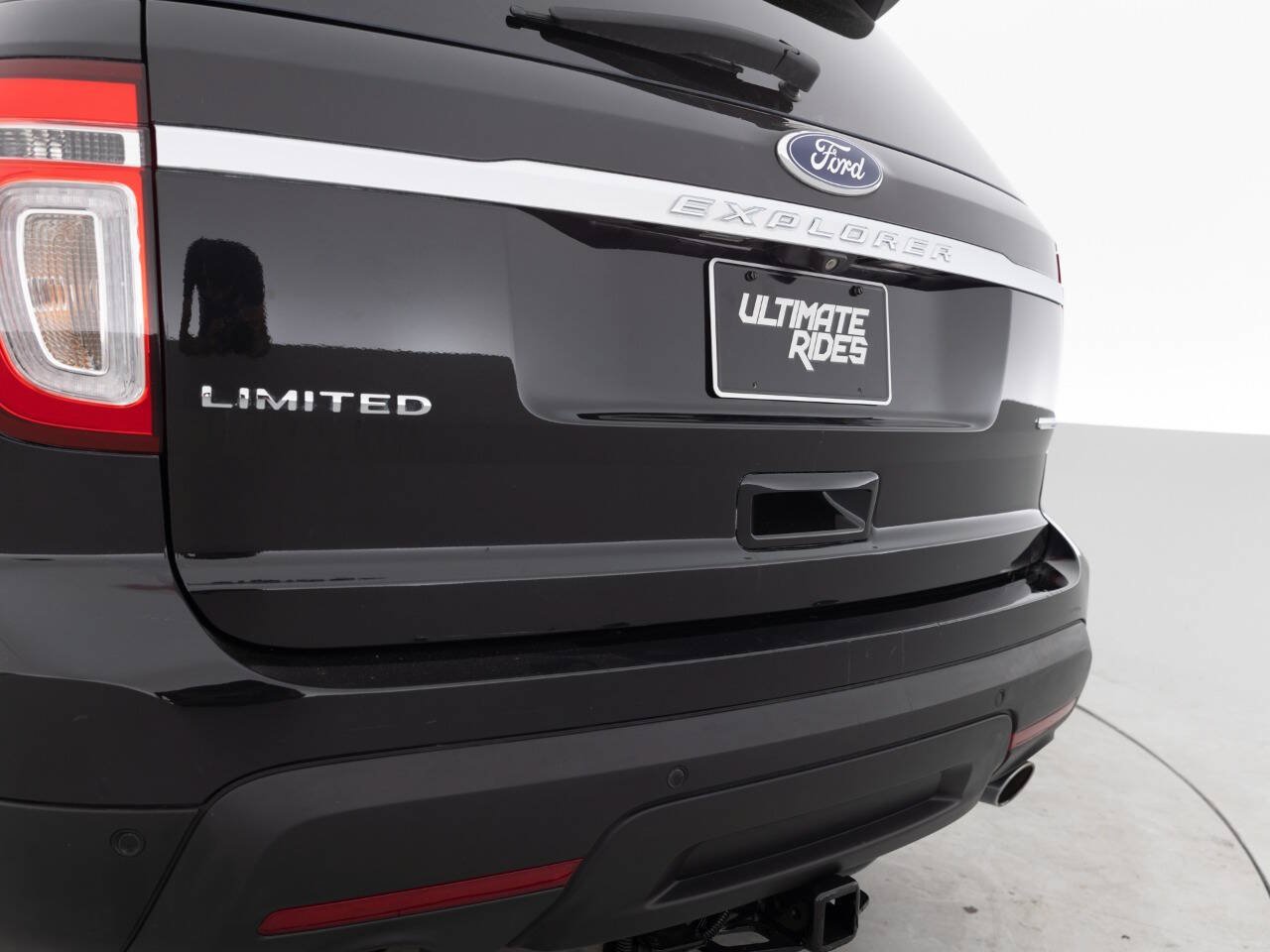 Used 2015 Ford Explorer Limited w/ Equipment Group 301A AWD/4WD image 16