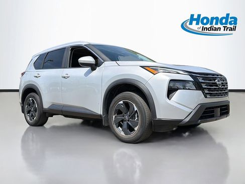 Used 2024 Nissan Rogue SV w/ SV Premium Package image 1