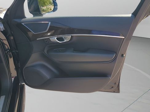 Used 2017 Volvo XC90 T5 Momentum w/ Vision Package image 12