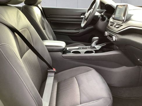 Used 2024 Nissan Altima 2.5 SV image 13