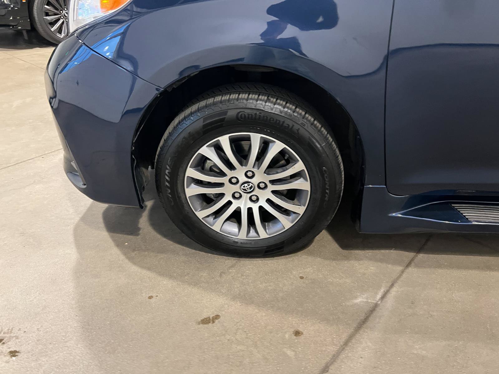 Used 2018 Toyota Sienna XLE w/ XLE Navigation Package FWD image 45