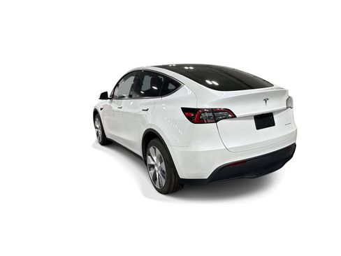 Certified 2023 Tesla Model Y AWD image 4