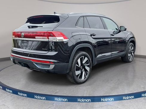 Used 2025 Volkswagen Atlas Cross Sport SE image 6