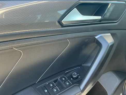 Used 2023 Volkswagen Tiguan SE w/ Panoramic Sunroof Package image 15