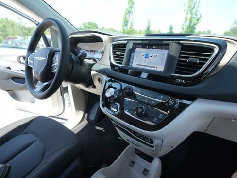 Used 2023 Chrysler Voyager LX FWD image 36